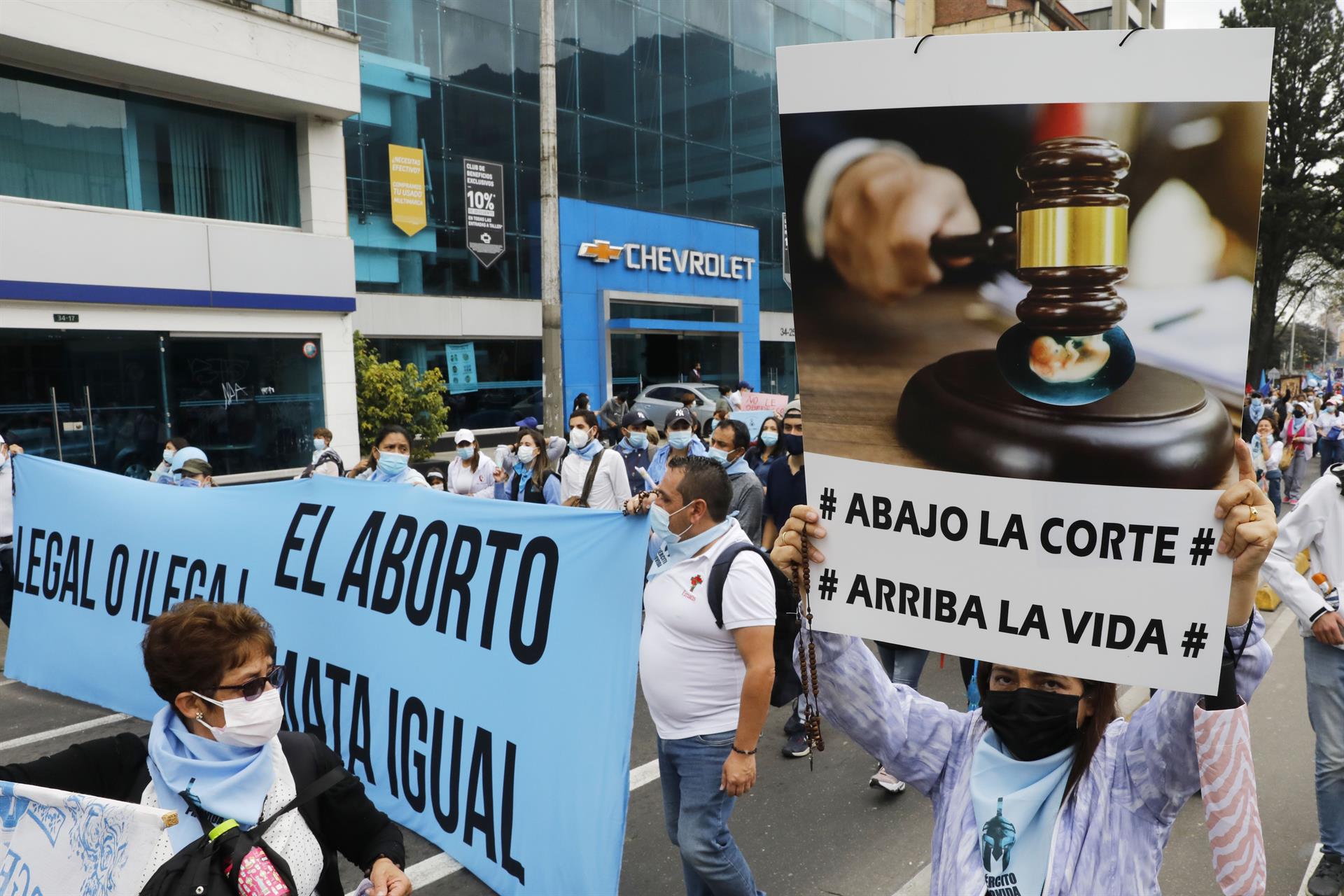 Momentos de la marcha provida en Bogotá. 