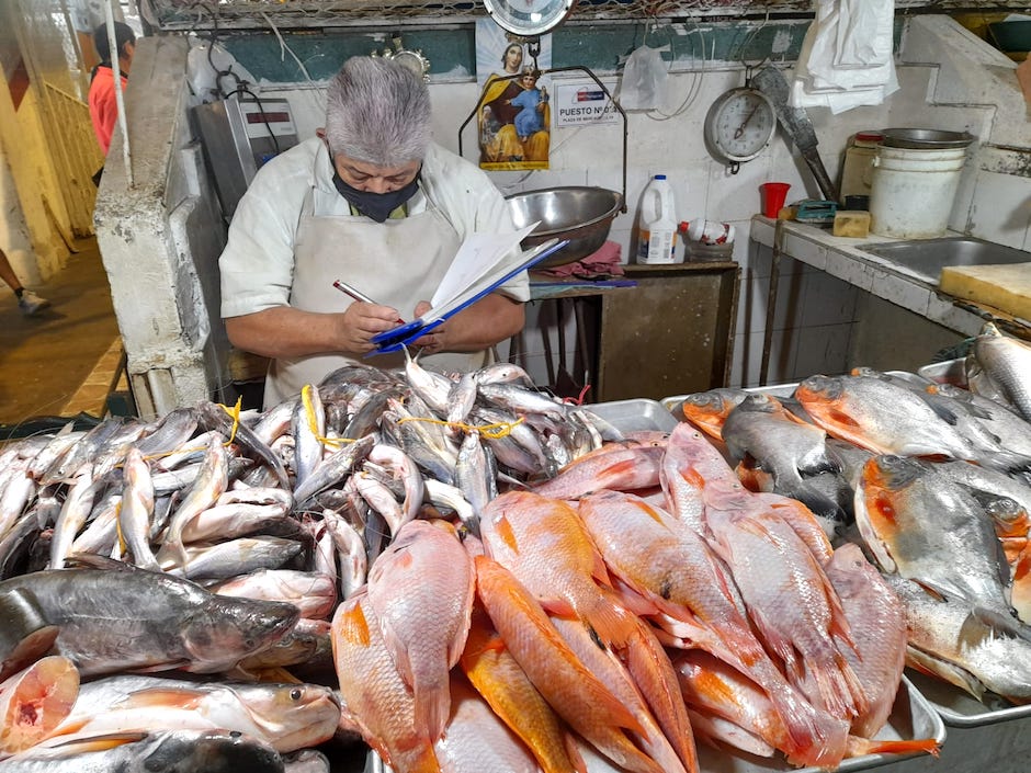 La venta y consumo de pescado aumenta en esta temporada.