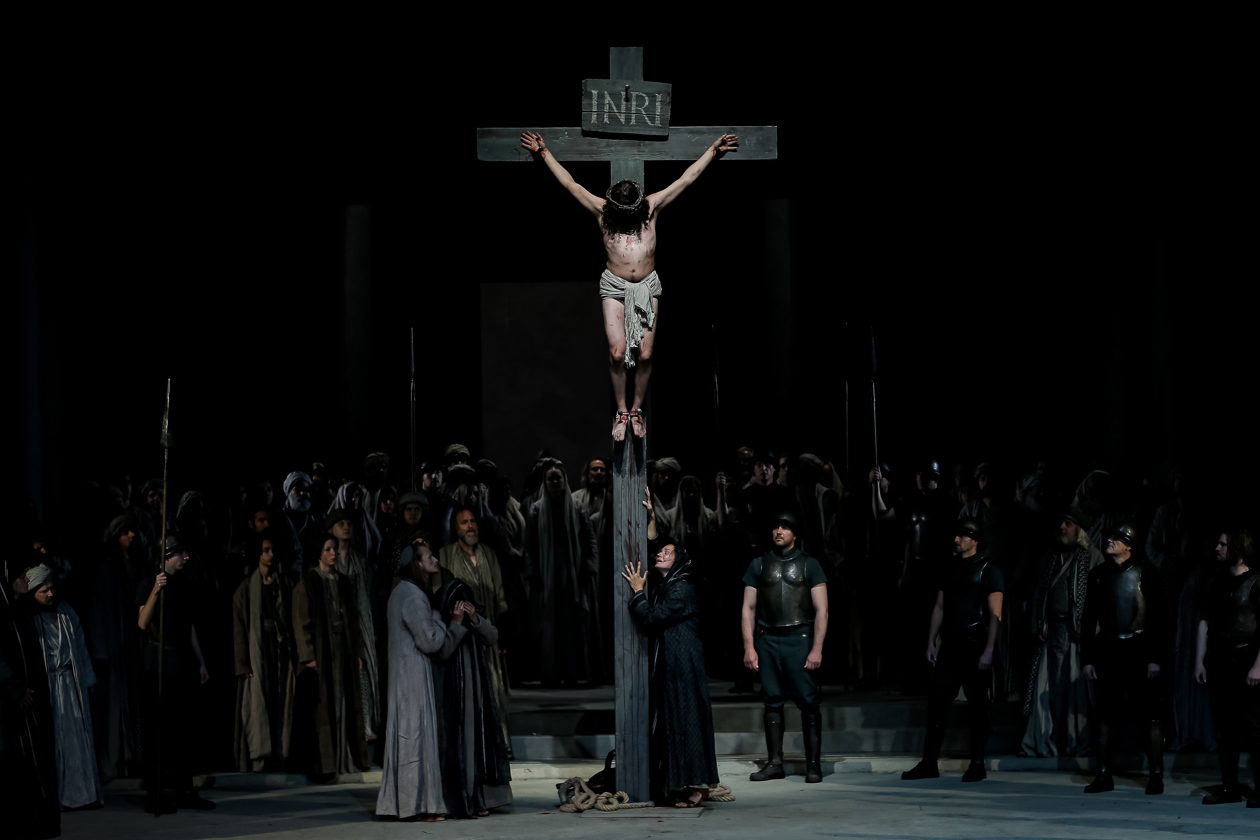 La crucifixión en la  La 42.ª obra de teatro de la Pasión de Oberammergau.