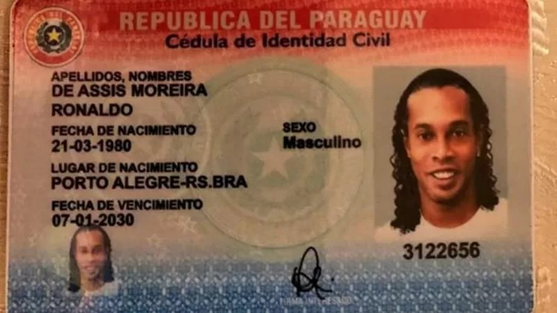Cedula falsa de Ronaldinho en Paraguay. 