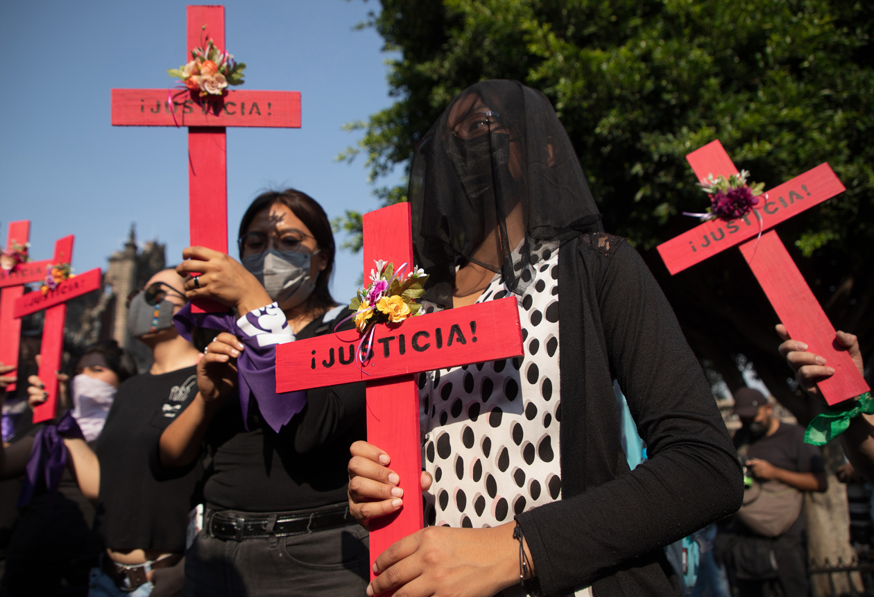 Colectivos feministas protestan hoy en Ciudad de México (México).