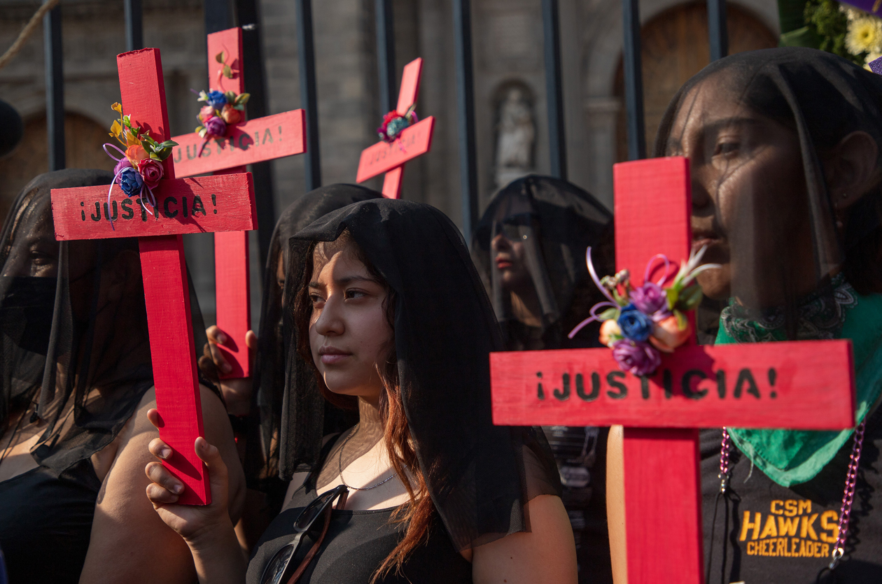 En México, en promedio, más de 10 mujeres son asesinadas cada día y en 2021 sumaron más de 1.000 feminicidios. 
