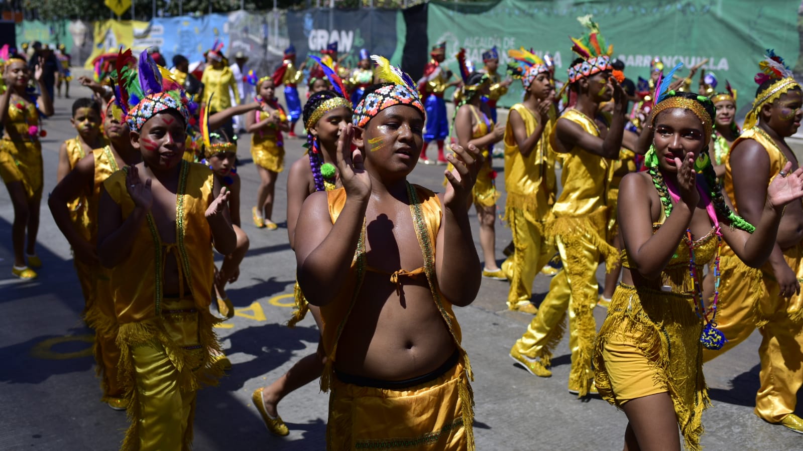 Indios e Indias de Trenzas.