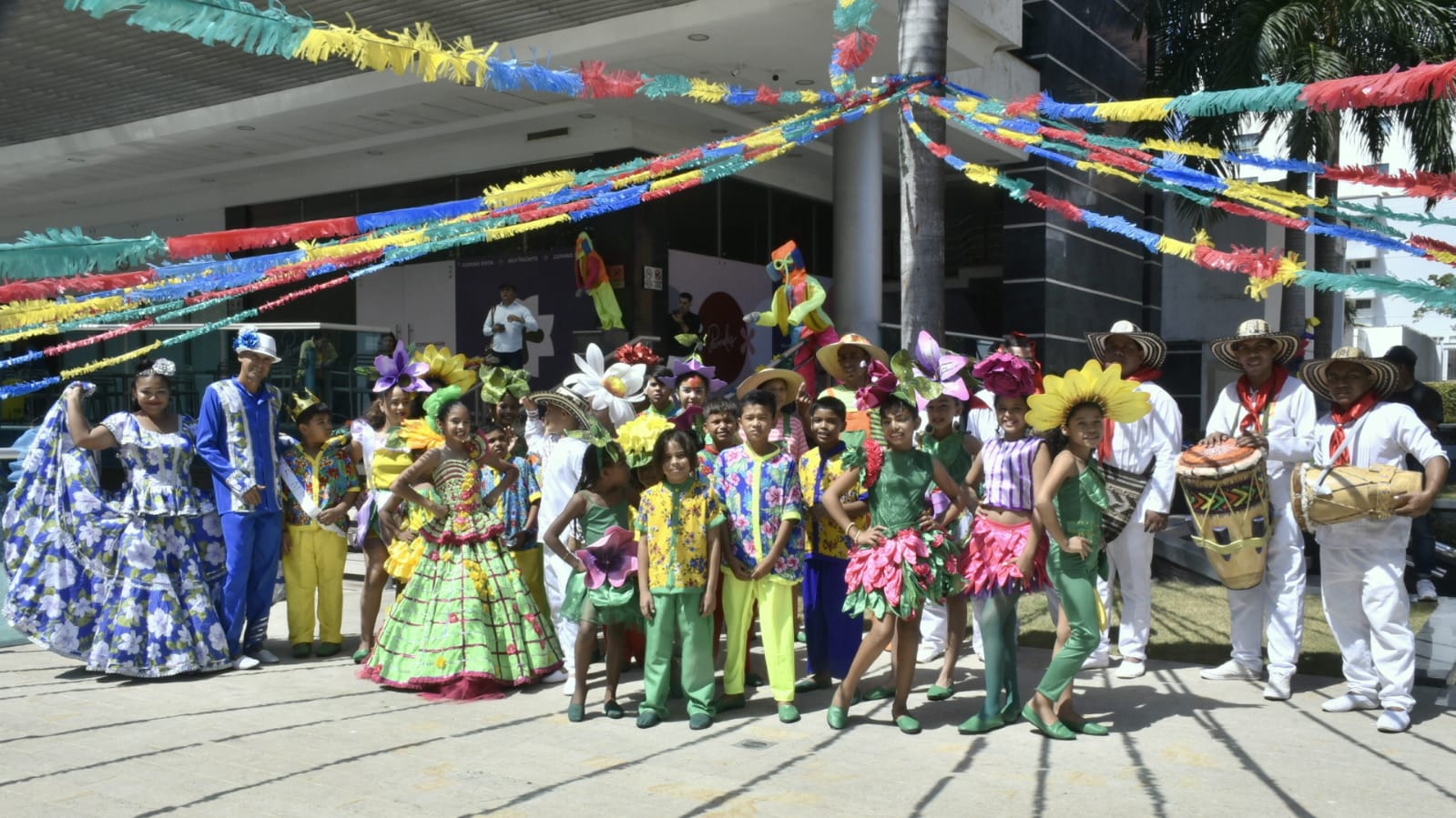 Niños de 46 barrios de Galapa saldrán en el desfile representando un tipo de flor.