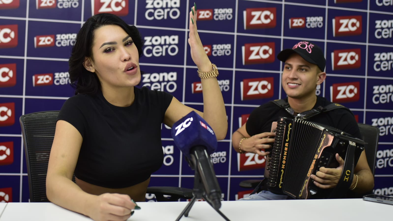 Ana del Castillo cantó en Zona Cero junto a su acordeonero 'Chide' García.
