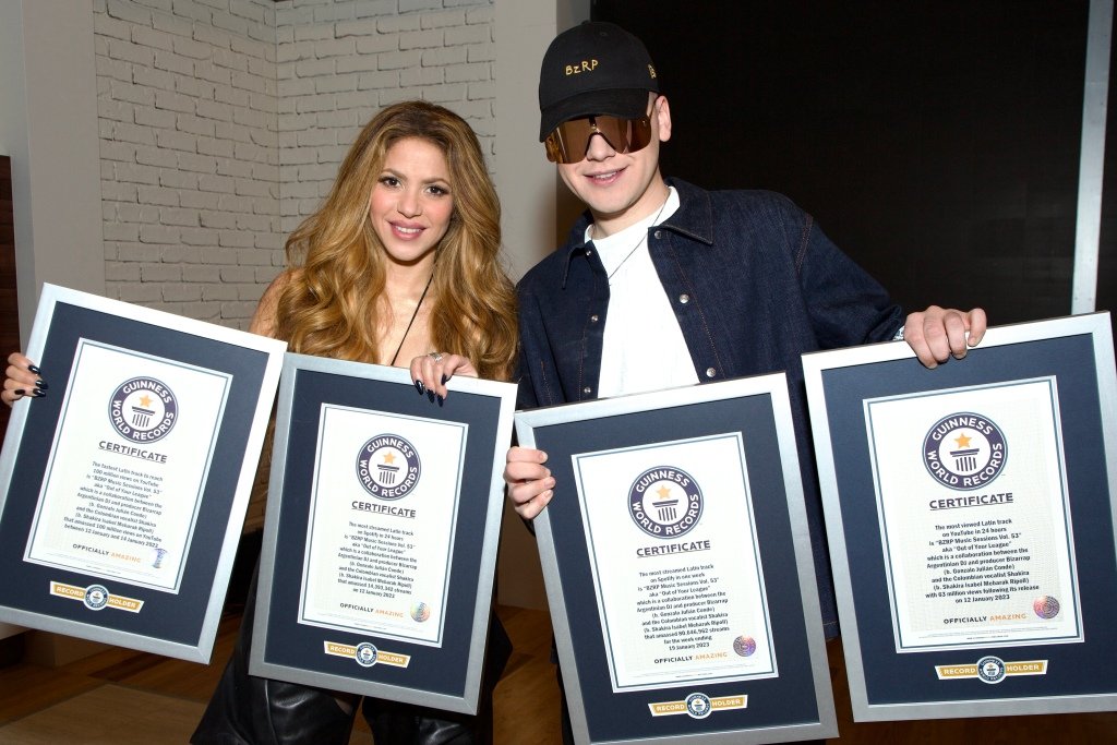 Shakira y Bizarrap con los 4 certificados de récord Guinesss.
