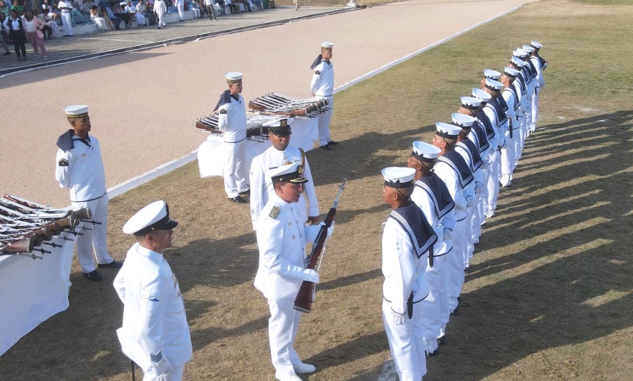 La ceremonia en la Escuela Naval.