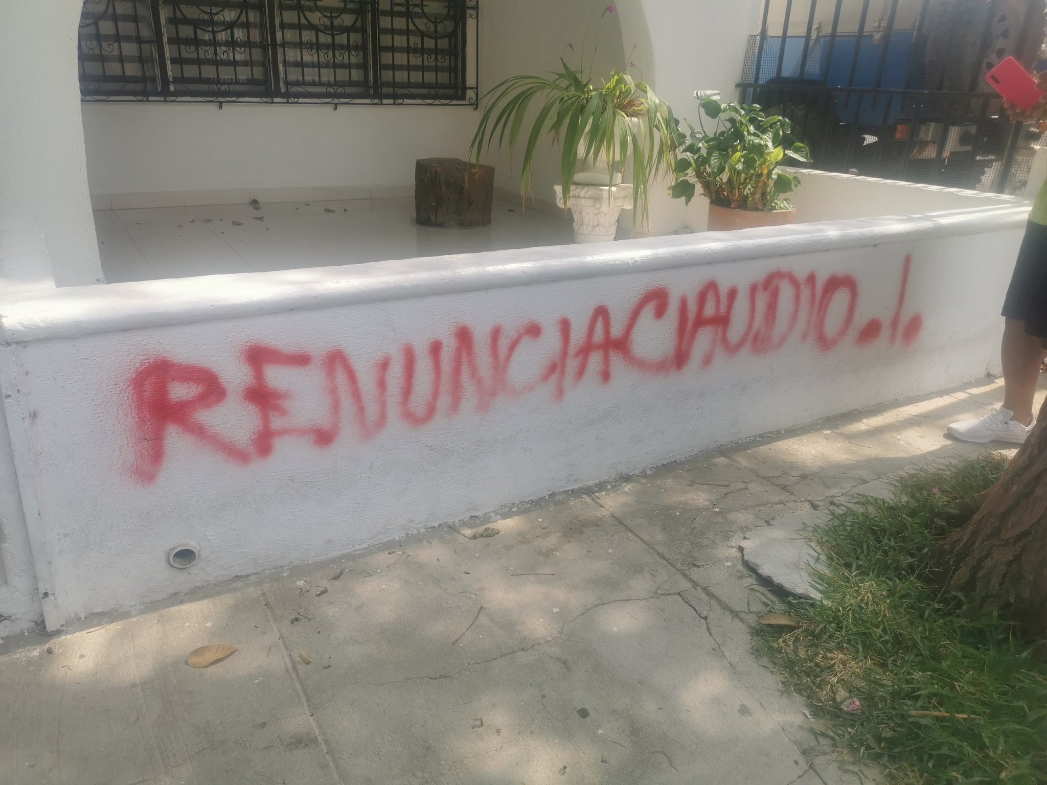 El mensaje en contra del técnico Claudio Rodríguez. 