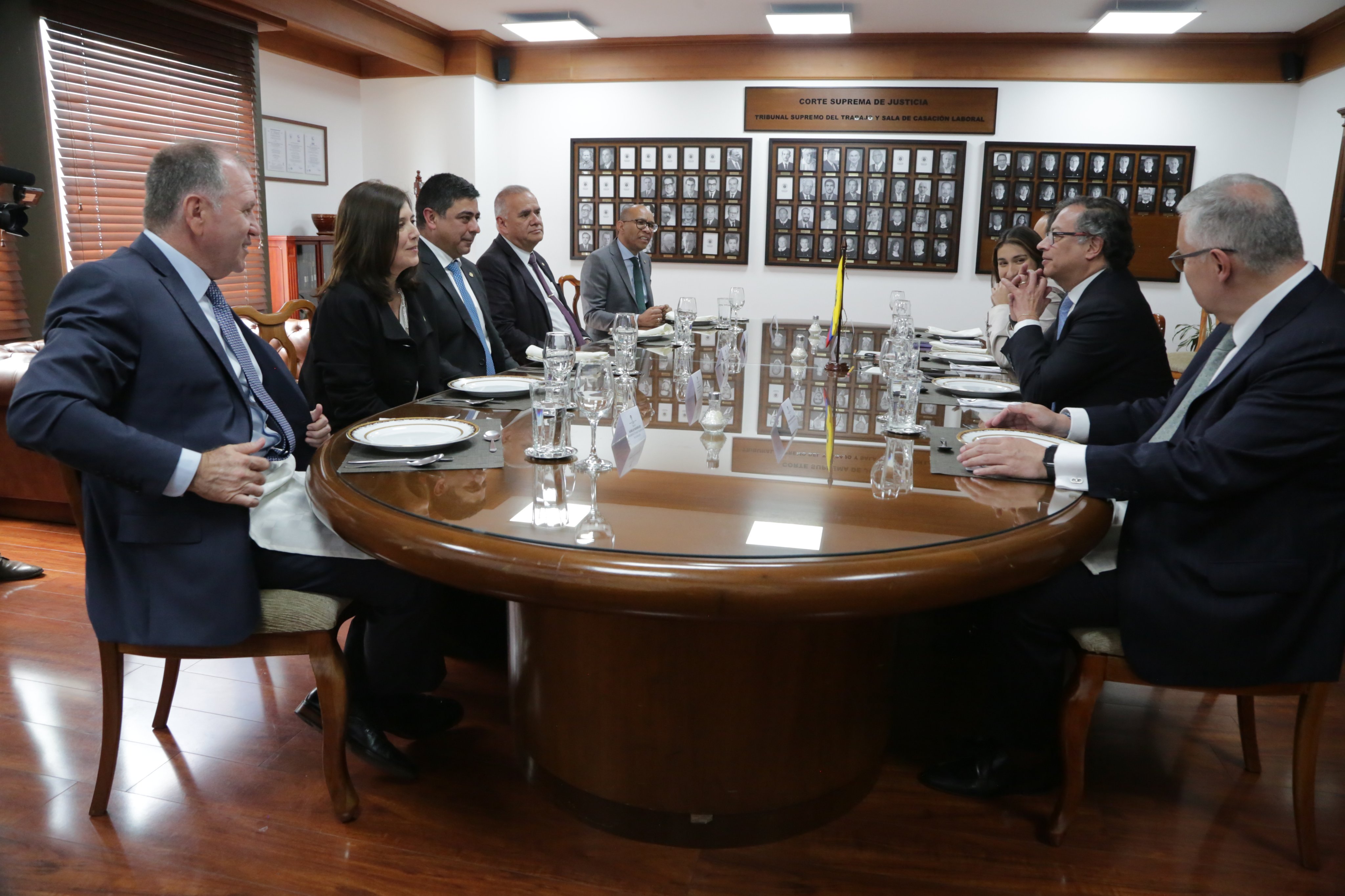 Reunión del Presidente Petro y presidentes de altas cortes.