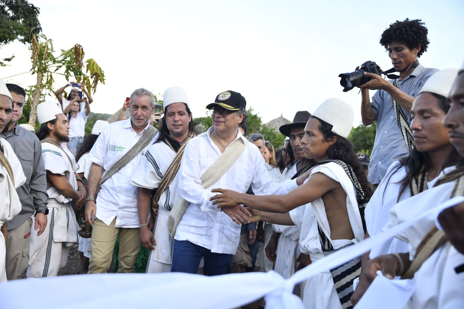 El Presidente Gustavo Petro en la comunidad indígena del Cesar donde lanzó la novedosa propuesta.
