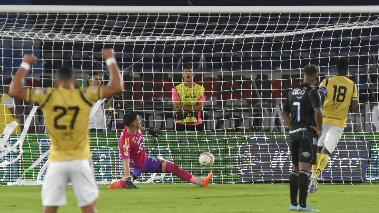 Marco Perez, de Águilas Doradas, anotó el único gol del partido. Tiro pena al minuto 30.