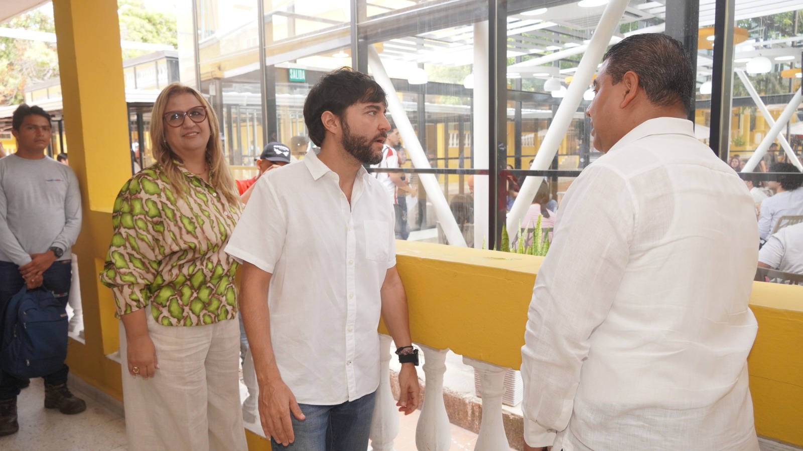 Alcalde de Barranquilla, Jaime Pumarejo durante el recorrido por la IUB.