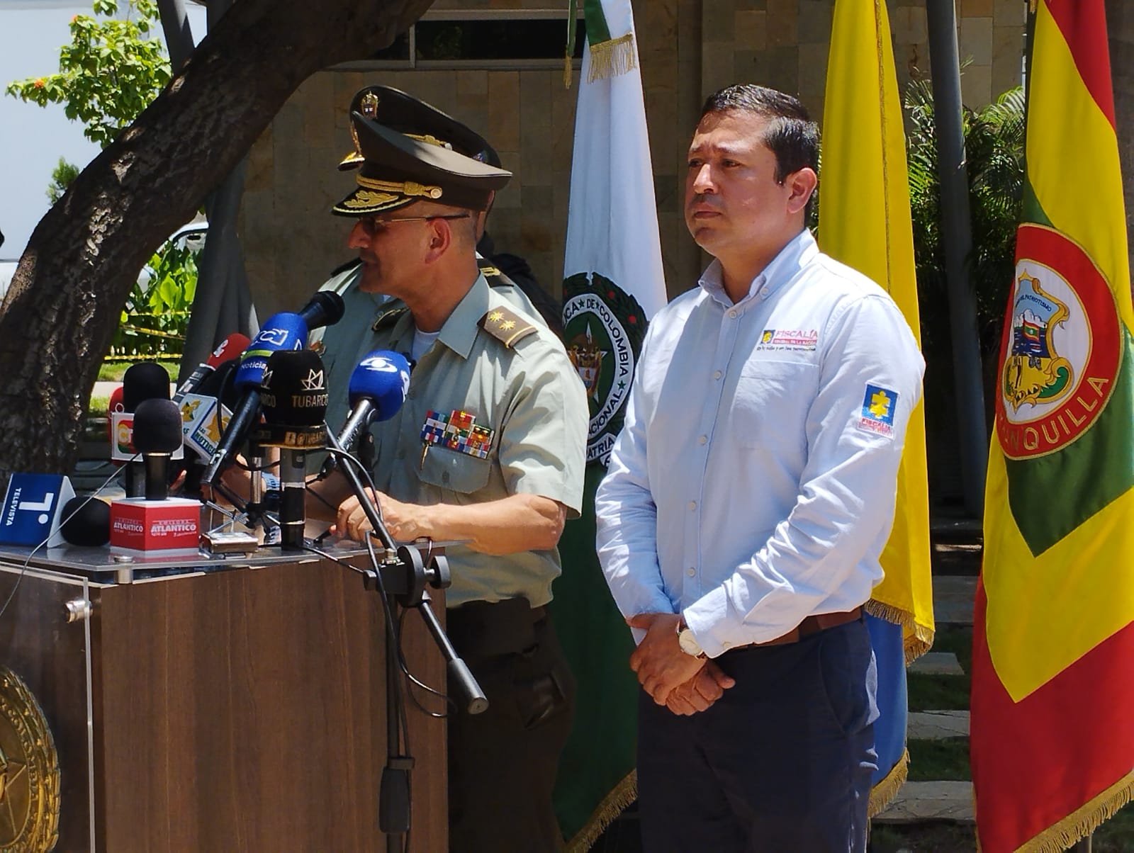Jorge Urquijo, comandante de la Policía Metropolitana de Barranquilla, y el director seccional de Fiscalía.