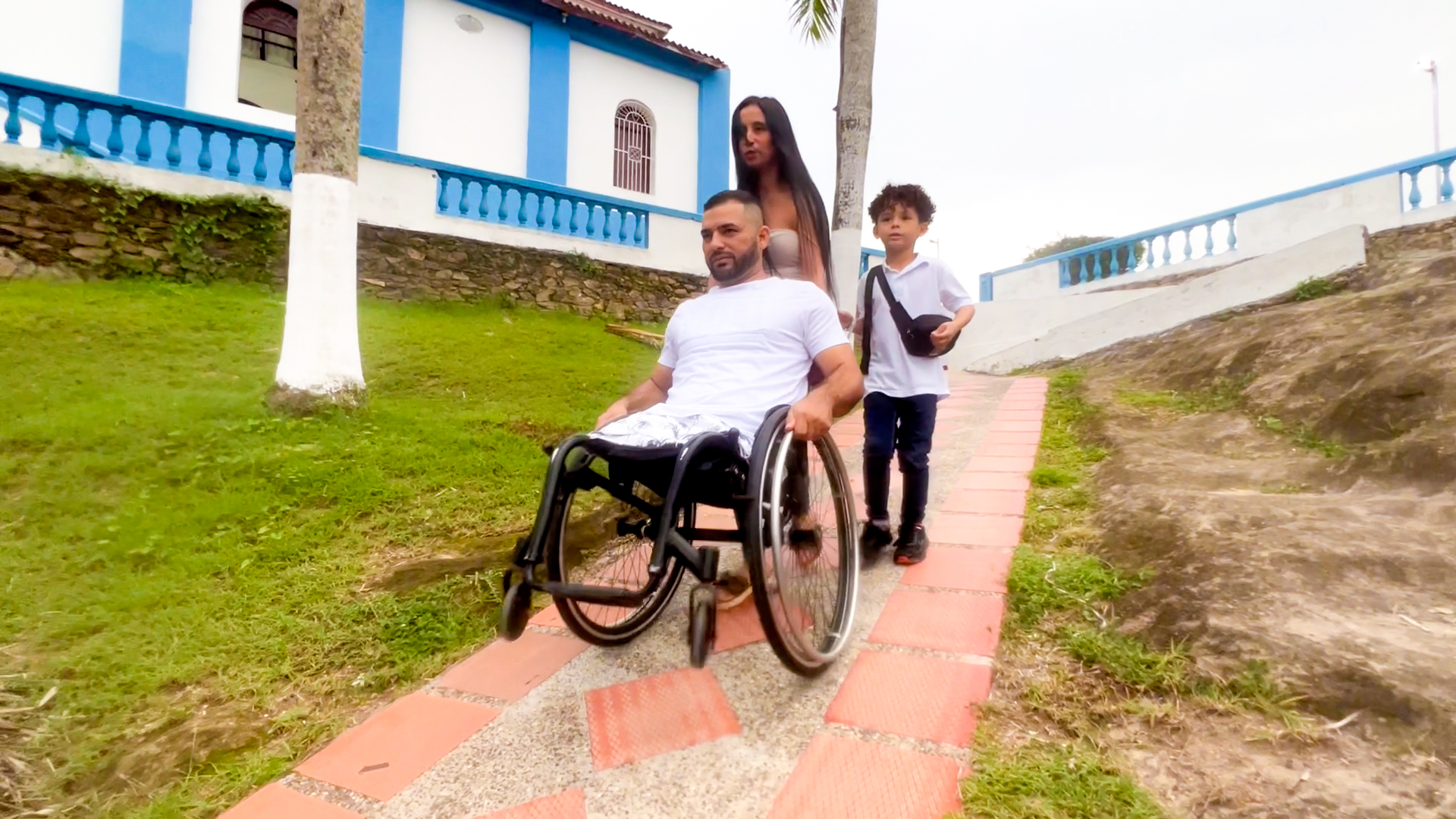 Christian Ruza Hernández, y su familia 