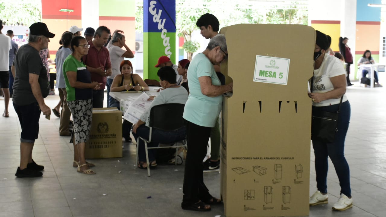 Panorama electoral en el colegio Francisco José de Caldas.
