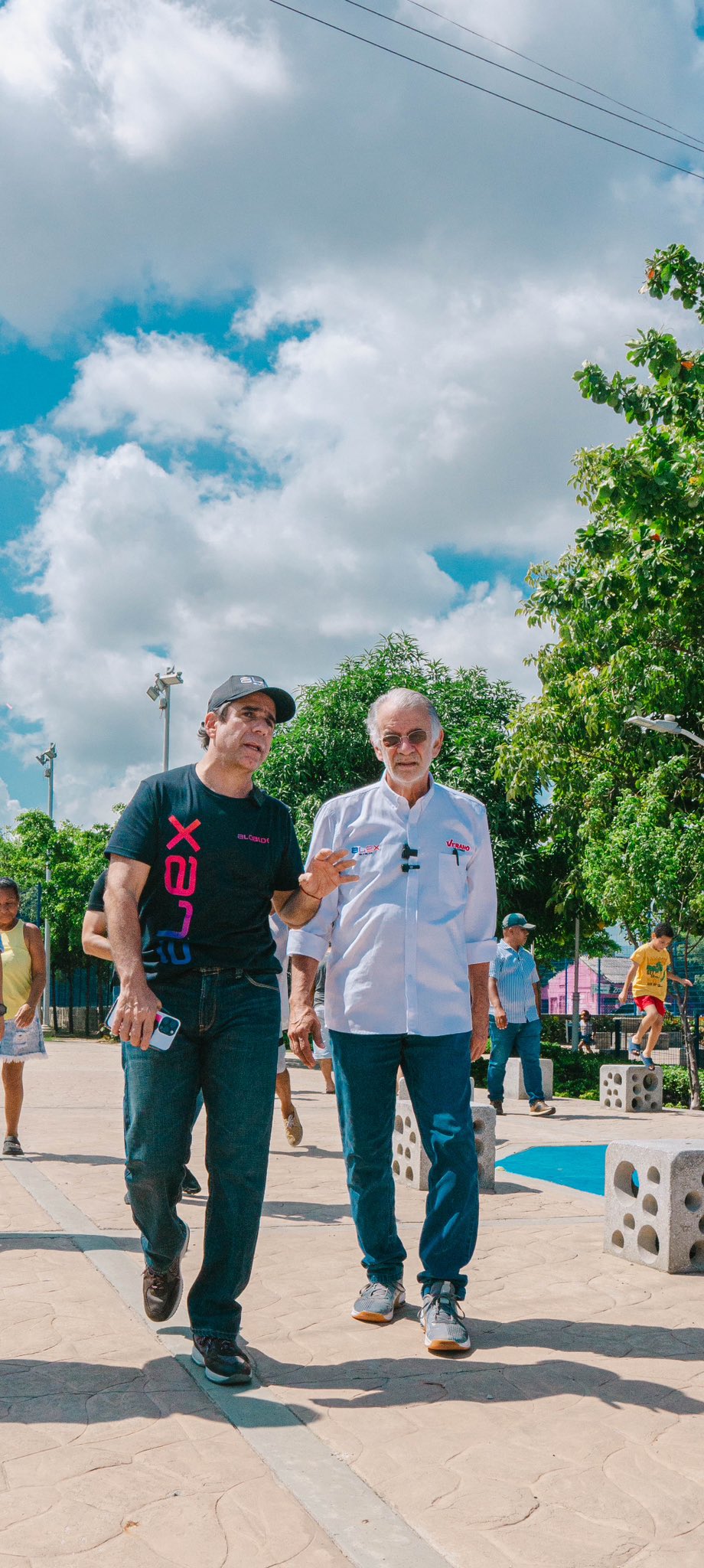 Alex Char y Eduardo Verano en el arroyo de Rebolo.