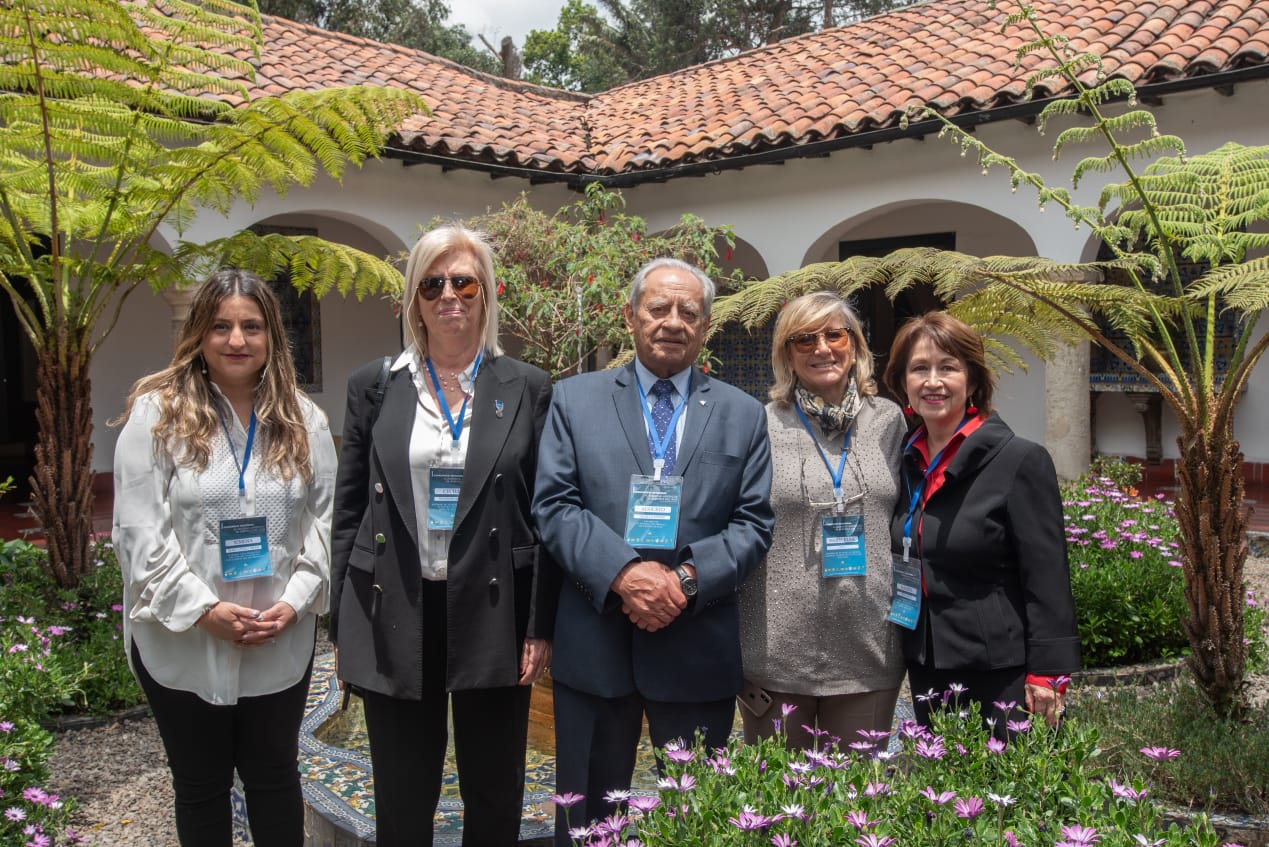 Ximena Marcazzolo, sudirectora del Programa del Doctorado en Derecho (Universidad del Desarrollo, Chile); Cecilia Fresnedo de Aguirre, de la Academia Nacional del Derecho de Uruguay; Augusto Trujillo Muñoz, presidente de la Academia Colombiana de Jurisprudencia; María Elsa Uzal, de la Academia Nacional de Derecho y Ciencias Sociales de Buenos Aires y Marisol Peña Torres, de la Academia de Ciencias Sociales Políticas y Morales de Chile.