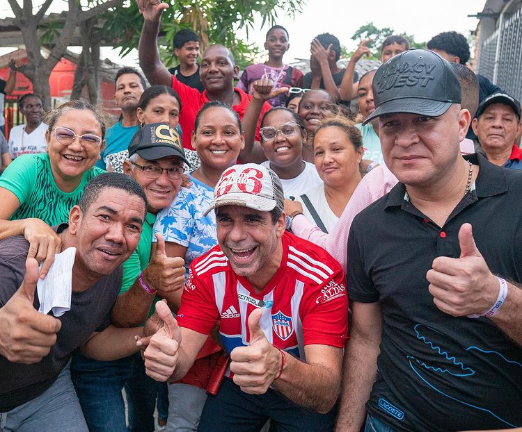 Alejandro Char en una visita a los barrios de Barranquilla