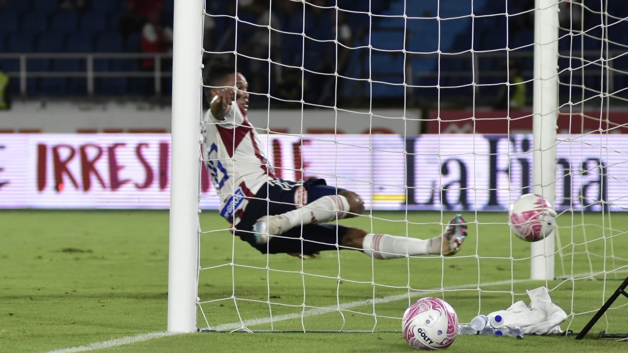 El único gol del partido, anotado en su propia puerta por Andrés 'Pecoso' Correa.