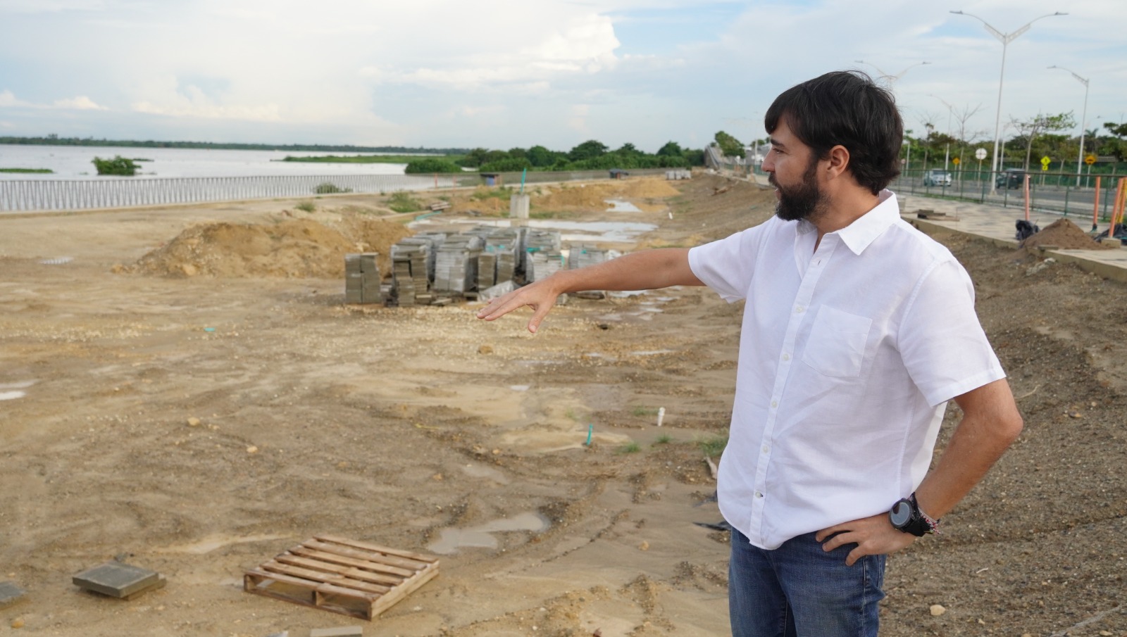 Pumarejo Heins señala las obras que avanzan en el Gran Malecón