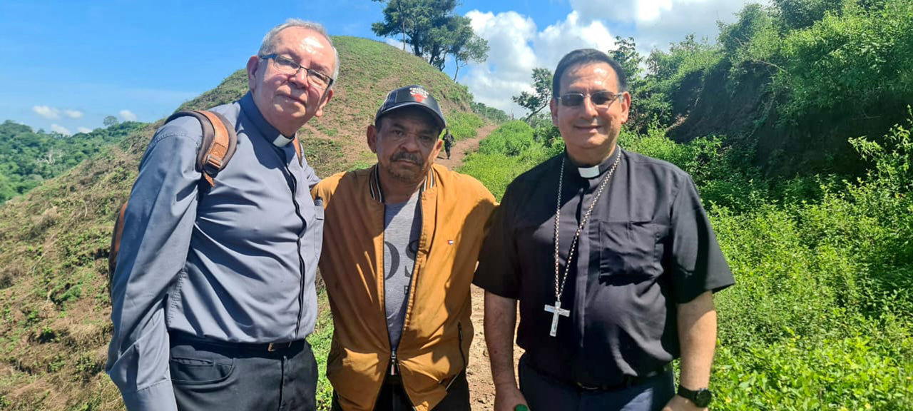 Monseñor Héctor Henao, Luis Manuel Díaz y obispo de Riohacha, Francisco Ceballos.