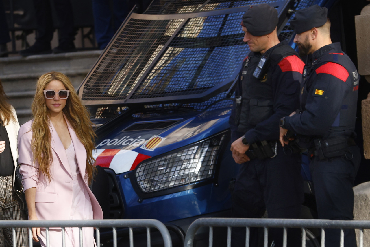 La cantante barranquillera Shakira tras salir de la Audiencia de Barcelona.