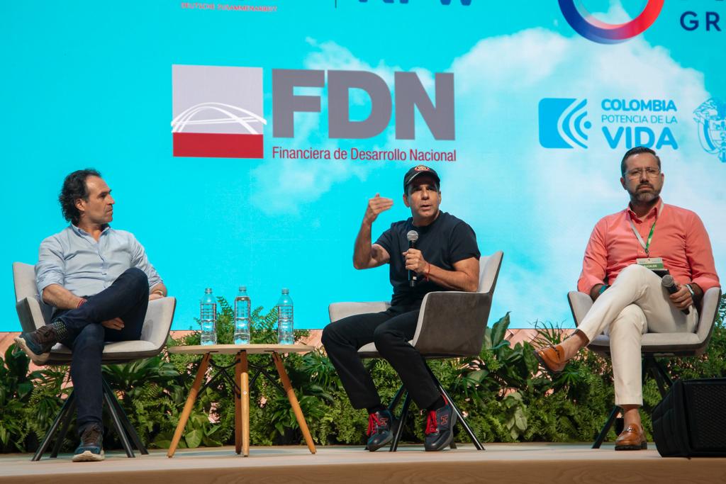 Los nuevos alcaldes Federico Gutiérrez, de Medellín; Alejandro Char, de Barranquilla,  y Jaime Beltrán, de Bucaramanga, en un panel de Findeter