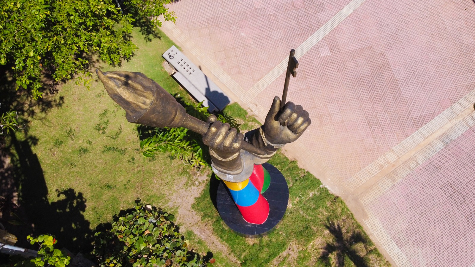 Monumento 'Solidaridad' en parque El Golf.
