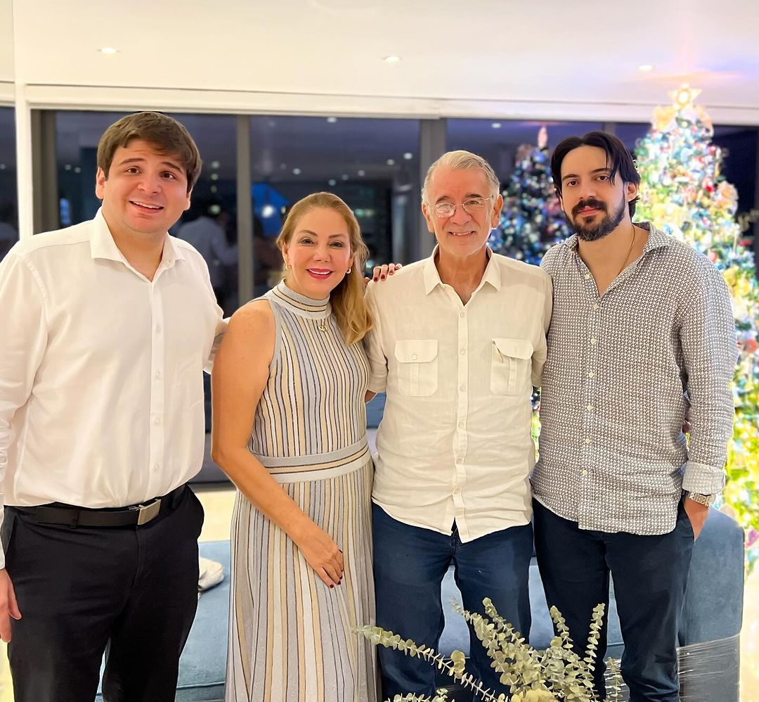 El gobernador Verano con su esposa Liliana Borrero y sus hijos Eduardo y Sebastián