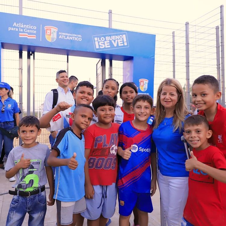 La inauguración de la cancha de fútbol de Isabel López, en Sabanalarga.