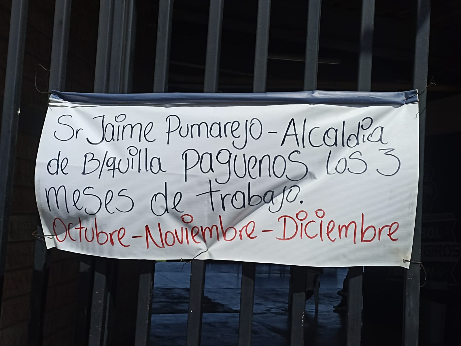 Mensaje de los protestantes al alcalde Jaime Pumarejo. 