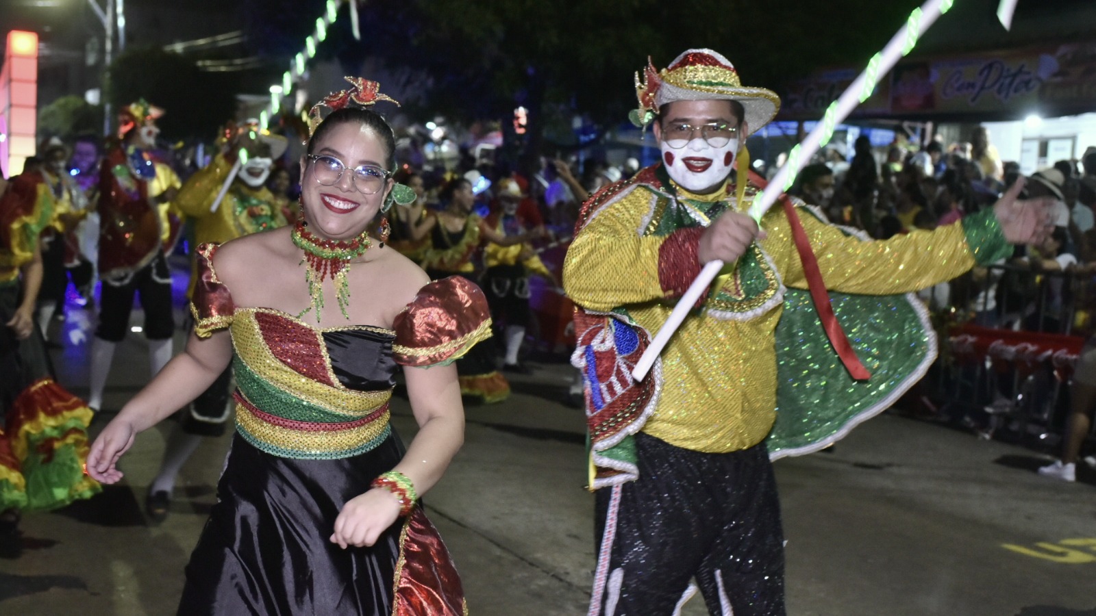 Danza del Garabato en el desfile de La Guacherna. 