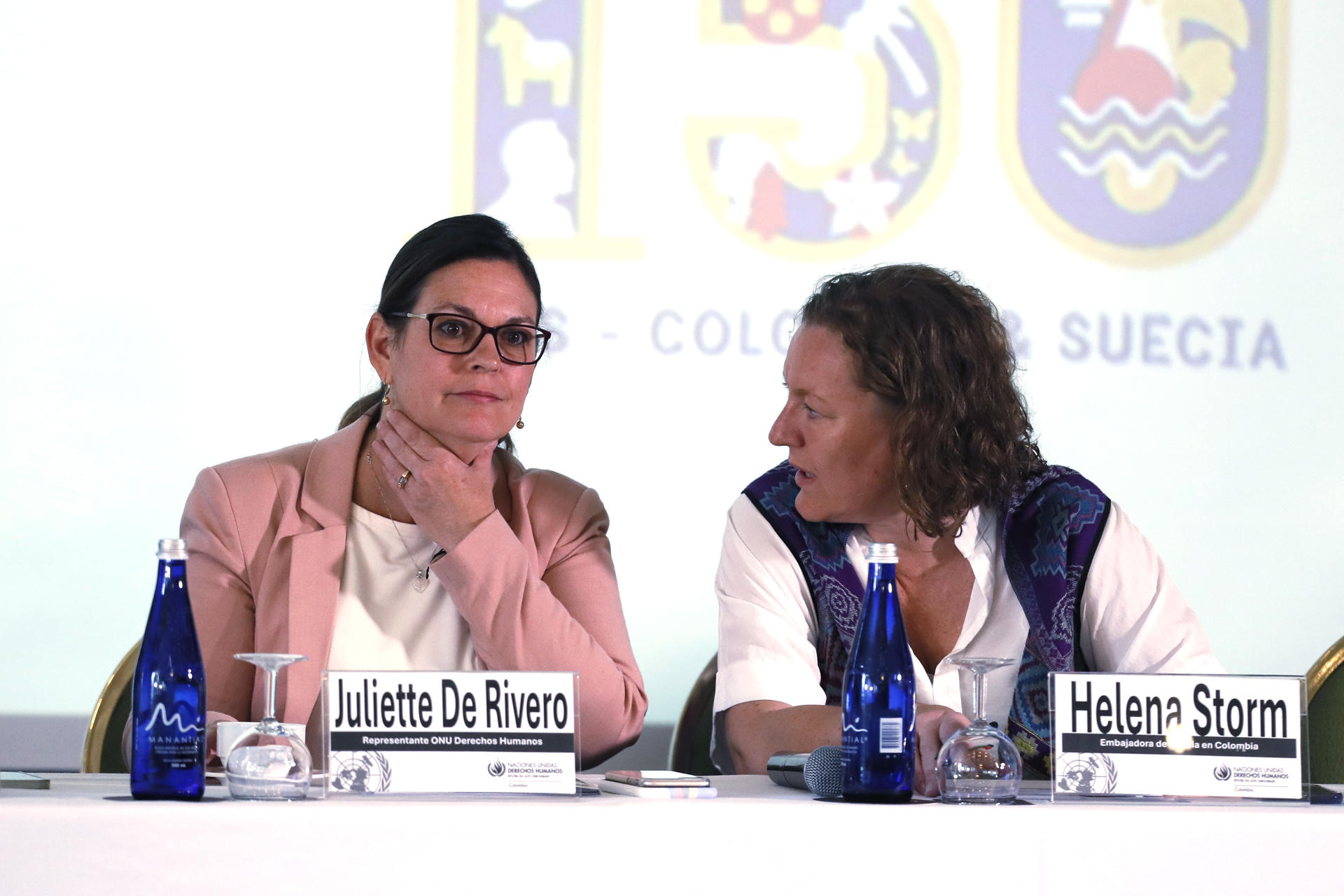 Representante de la ONU, Juliette de Rivero , y  la embajadora de Suecia en Colombia, Helena Storm.