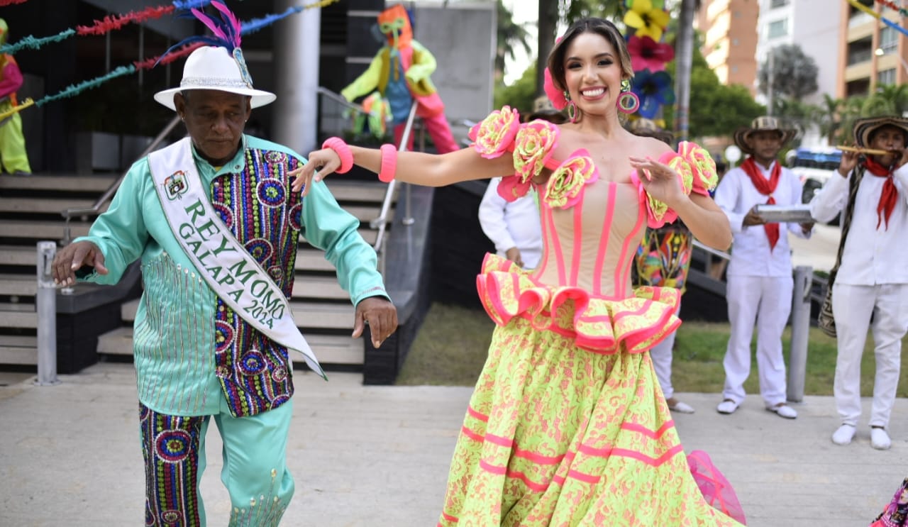 El Rey Momo de Galapa, Omar Gómez, y la Reina del Carnaval, Laury Ayala