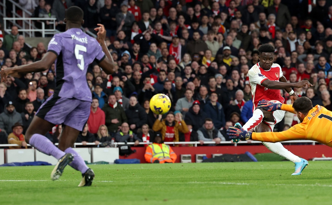 Primer gol del Arsenal ante Liverpool marcado por Bukayo Saka. 