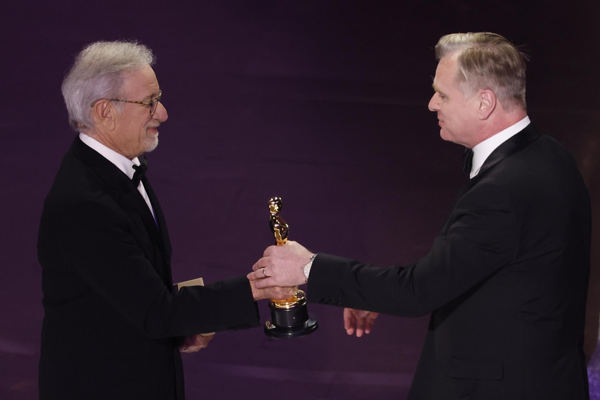 Christopher Nolan, director de 'Oppenheimer' recibe el Premio Oscar
