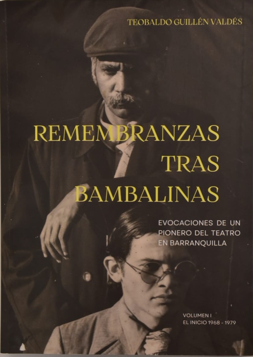 Teobaldo Guillén con su libro 'Remembranzas tras bambalinas. Evocaciones de un pionero del teatro en Barranquilla', de Teobaldo Guillén