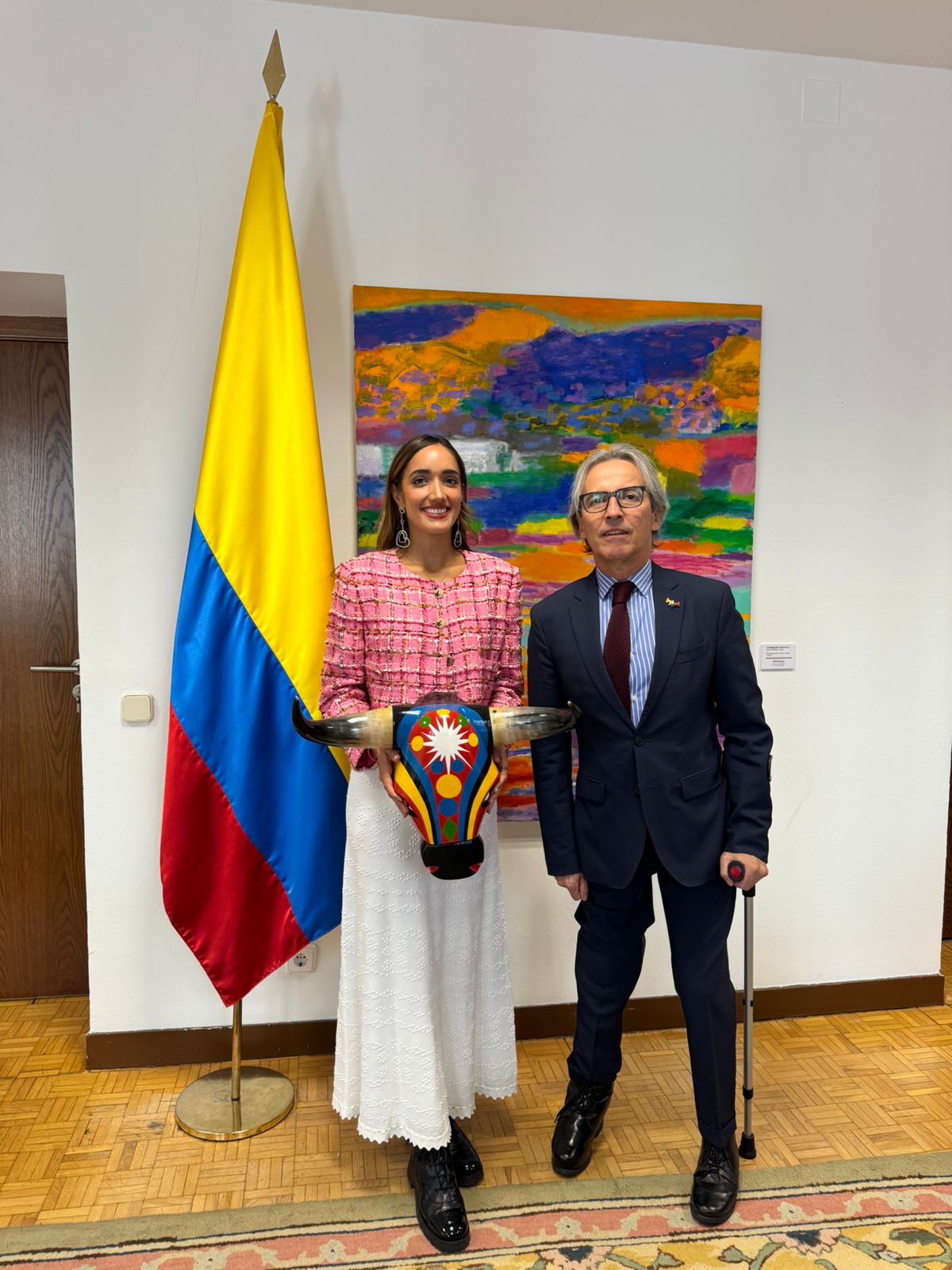 Meme Cure junto a Eduardo Ávila, embajador de Colombia en España.