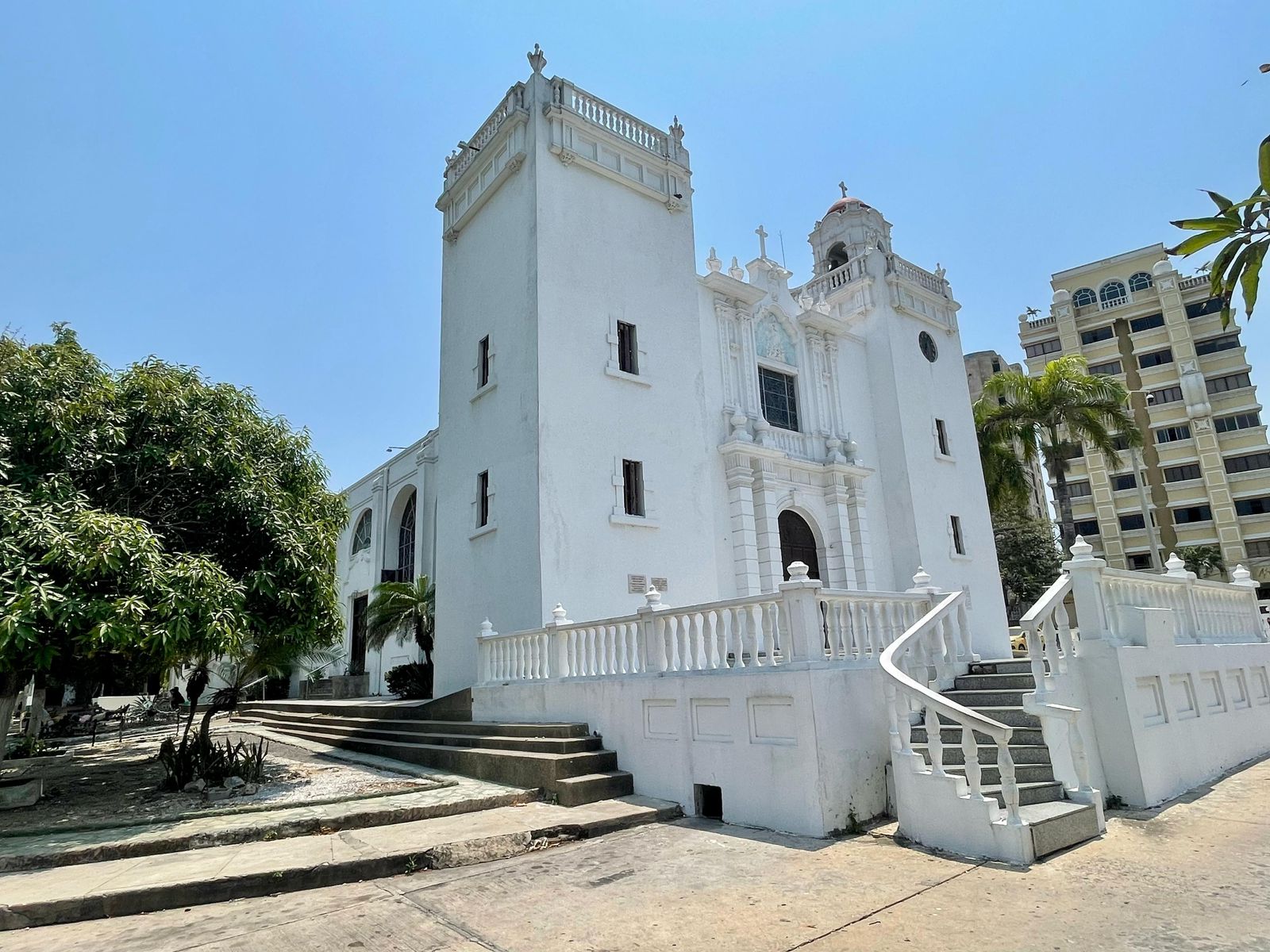  La iglesia Inmaculada Concepción se encuentra ubicada en la carrera 57 # 68- 85.