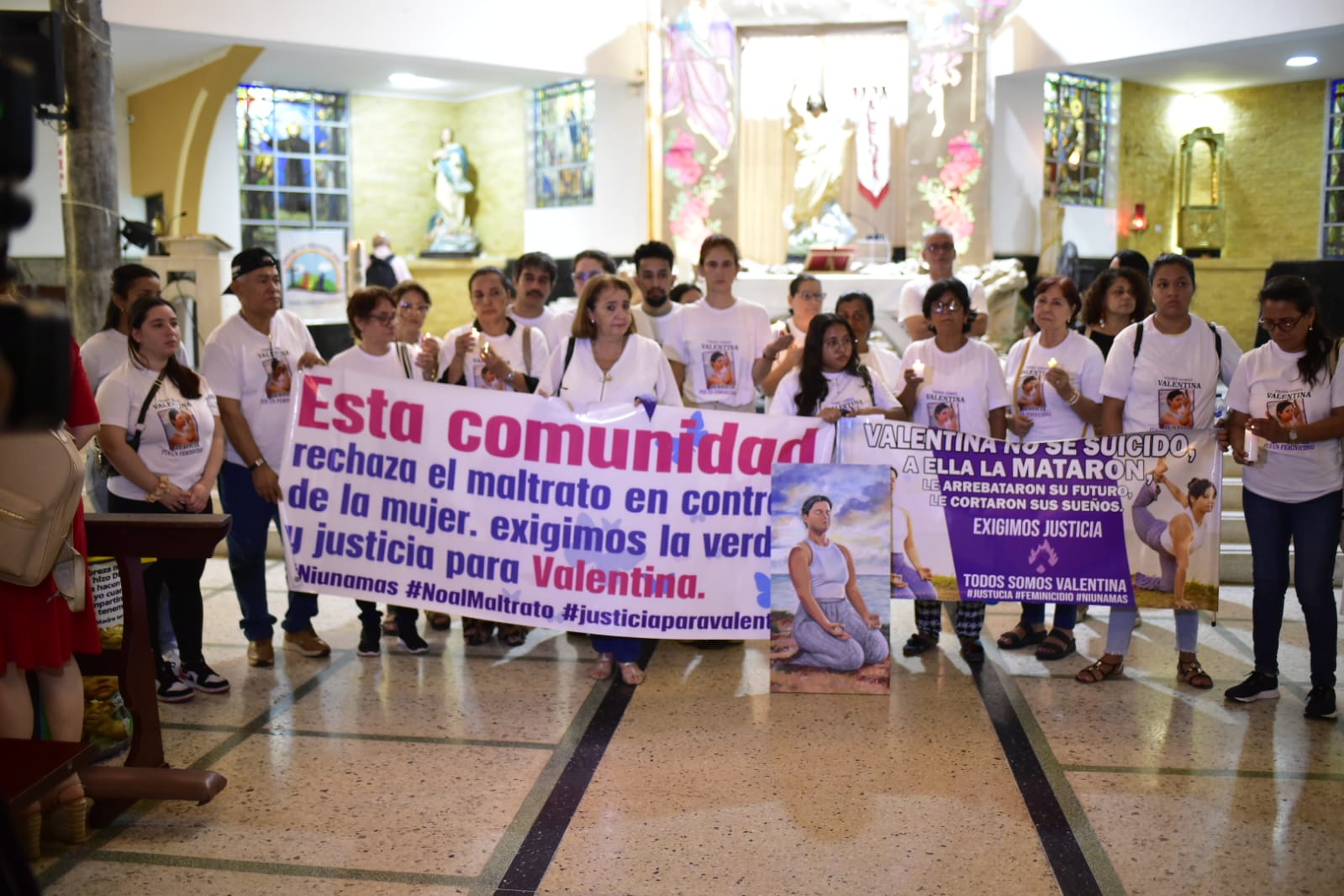 Familiares y amigos asistieron a una misa en honor a Valentina Cepeda. 