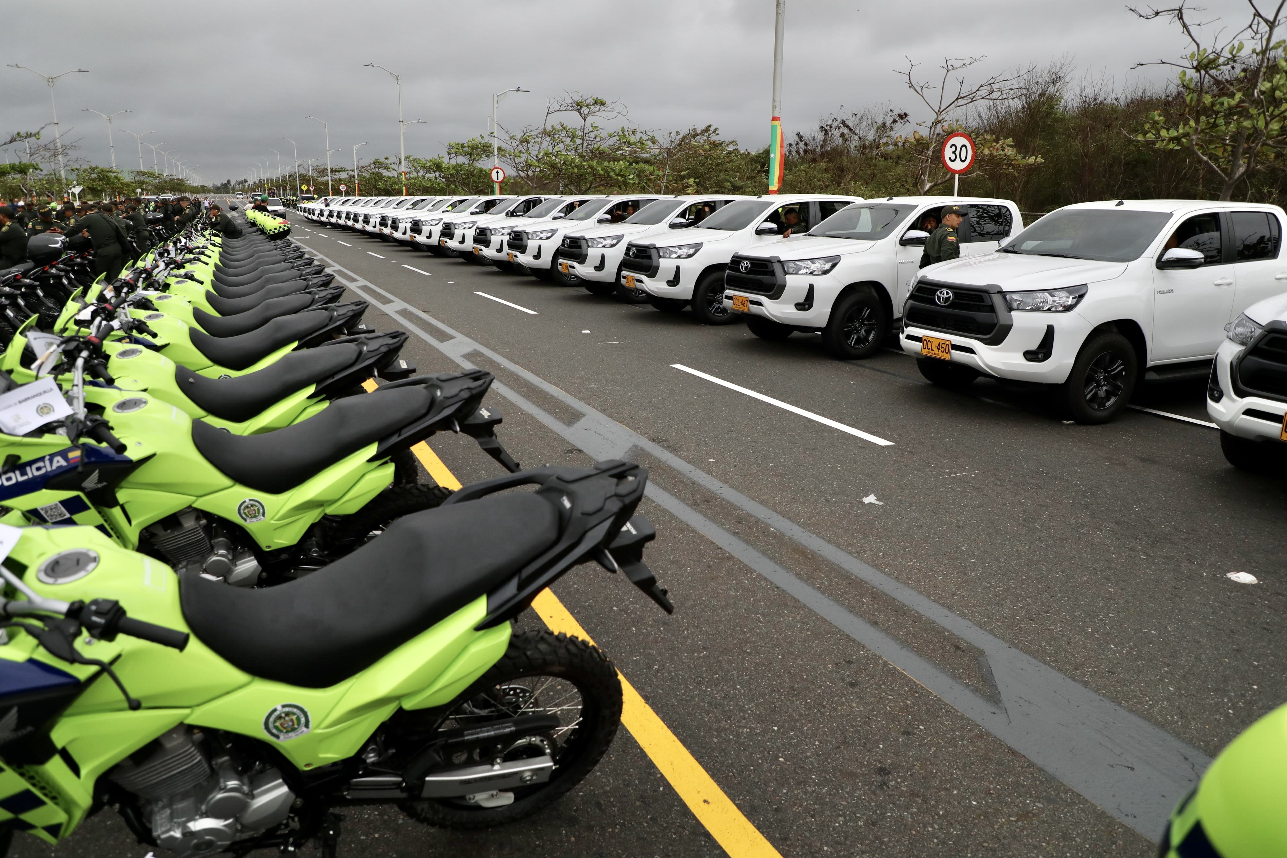 Son 409 motos y 30 camionetas para la Policia Metropolitana de Barranquilla