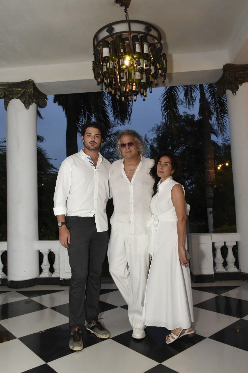 José Pérez Orozco junto a su esposa a Patricia Pallares y su hijo menor José José