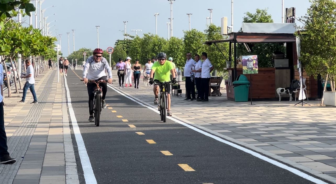 Las bicicletas también dicen presente en el Malecón.