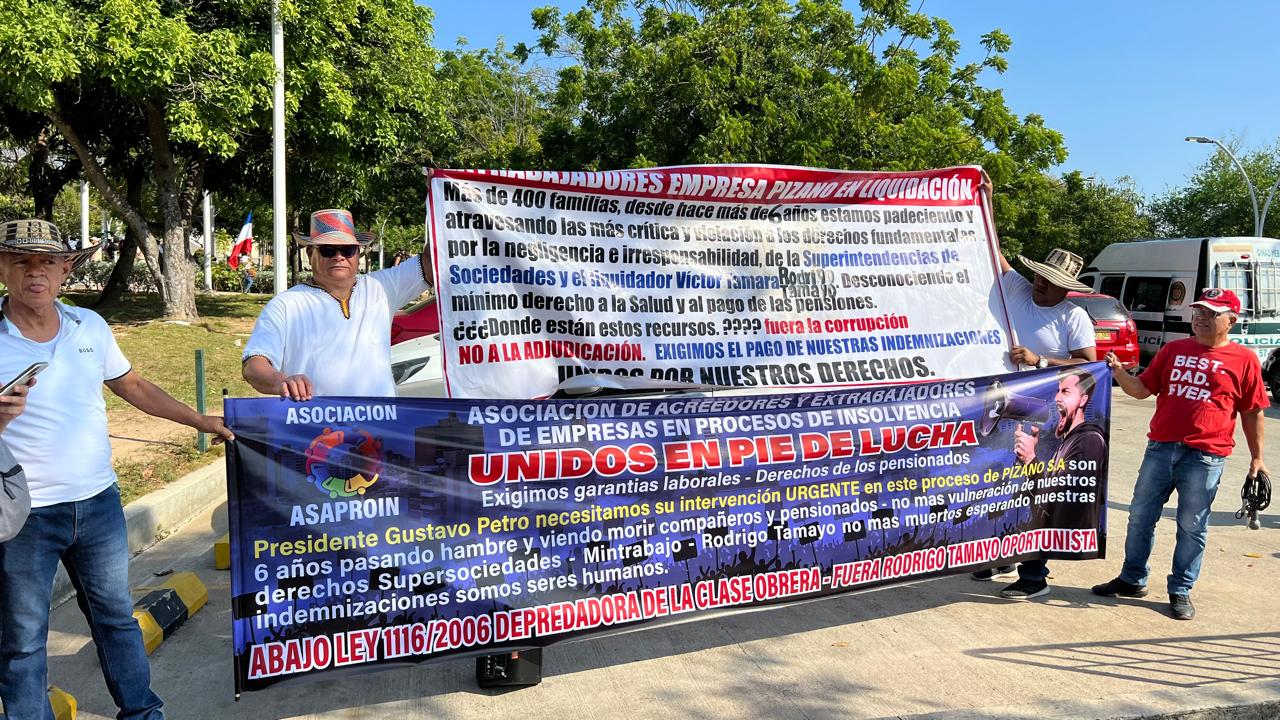 Trabajadores de Pizano piden ayuda al Presidente Petro.