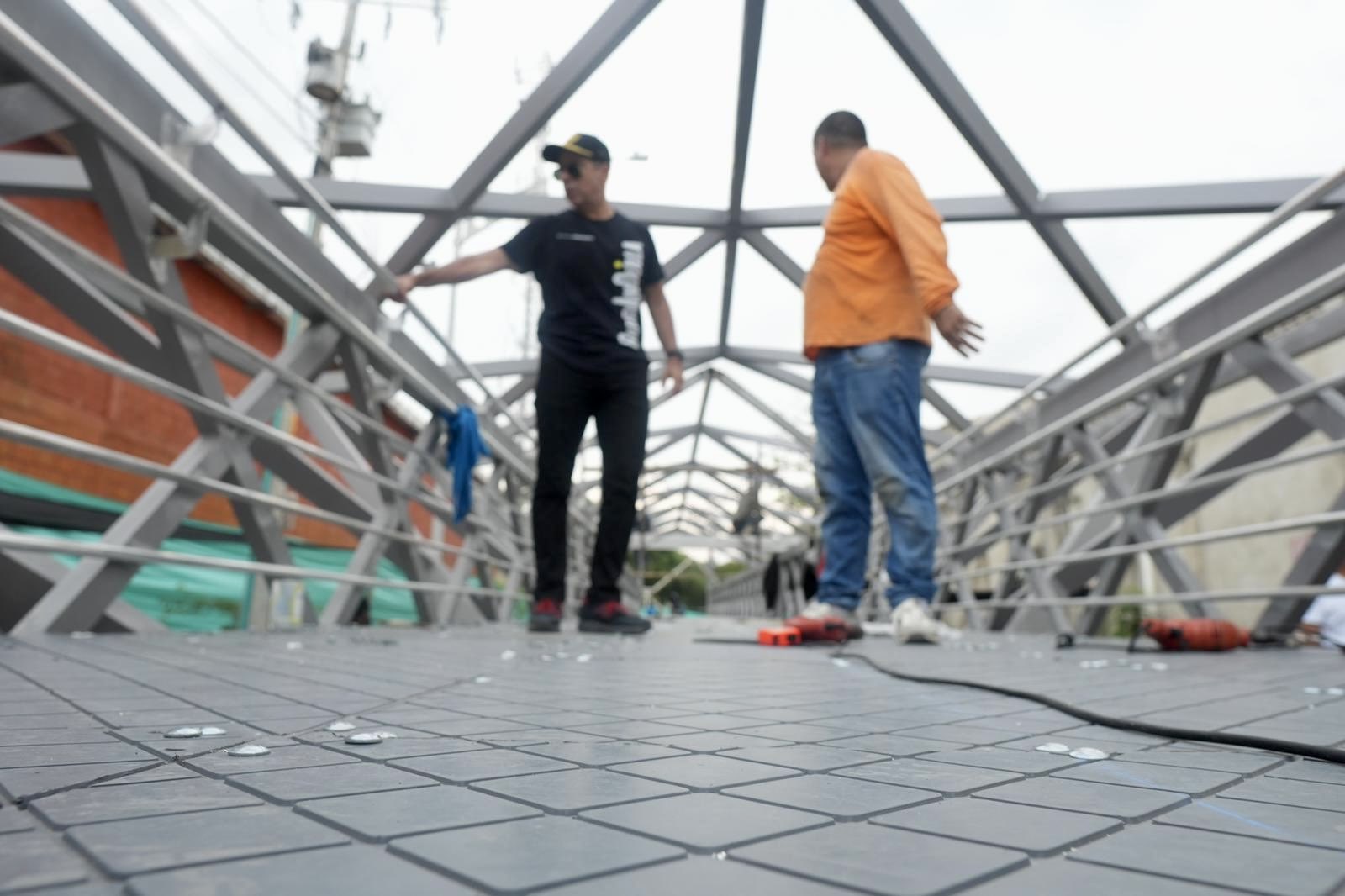 Así luce el puente peatonal.