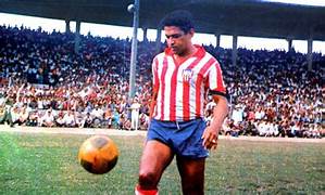 Garrincha poco antes de comenzar el partido contra Santa Fe, en 1968. 