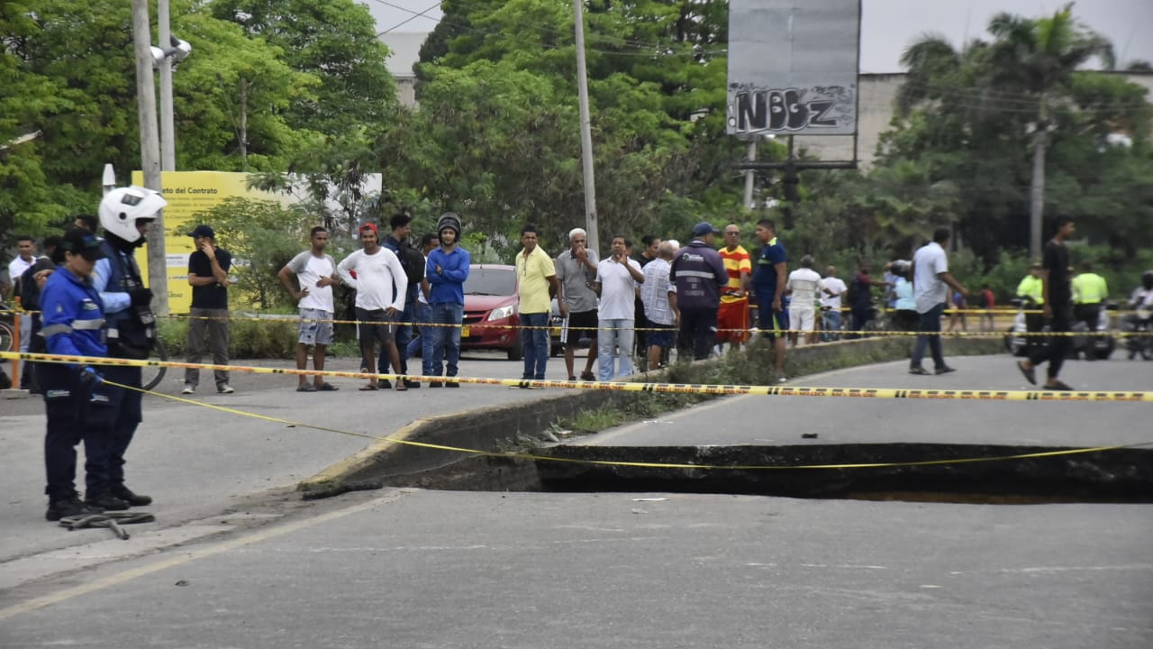 El cráter en el puente de la calle 30