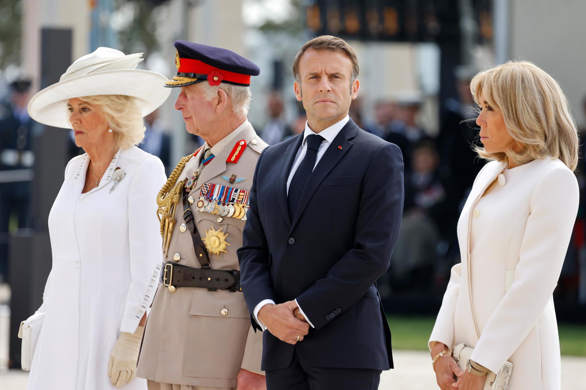 El rey Carlos III del Reino Unido, la reina Camilla, el Presidente de Francia, Emmanuel Macron, y su esposa Brigitte Macron.