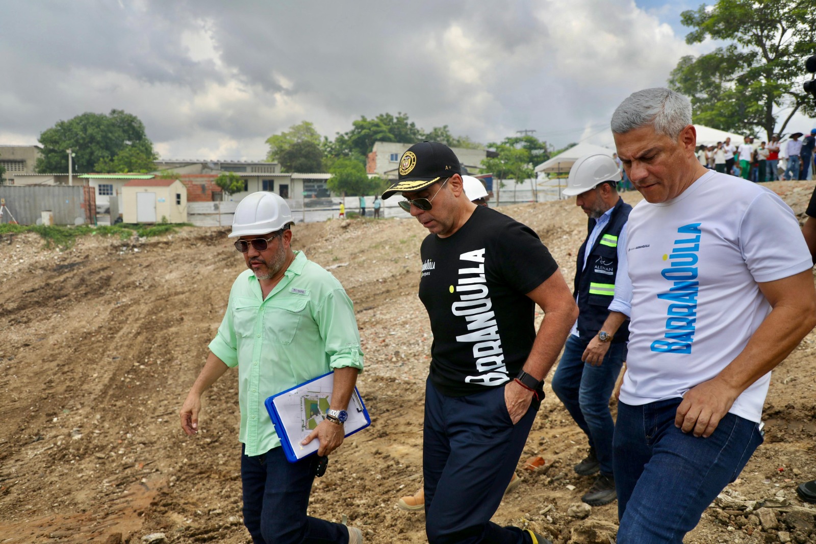 El alcalde Char visitó el lugar donde se construirá el parque.