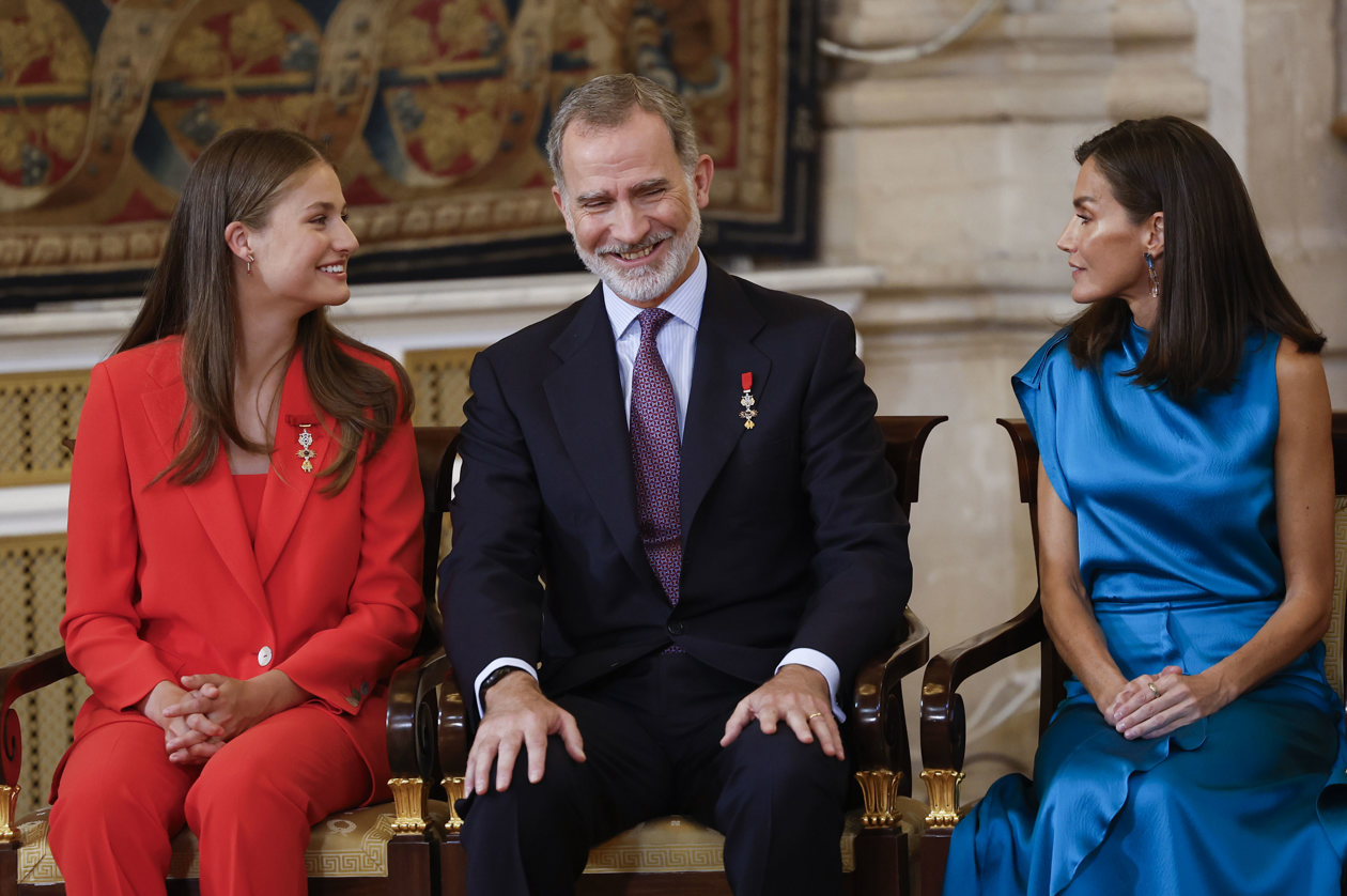 Felipe VI junto a su esposa y su hija.